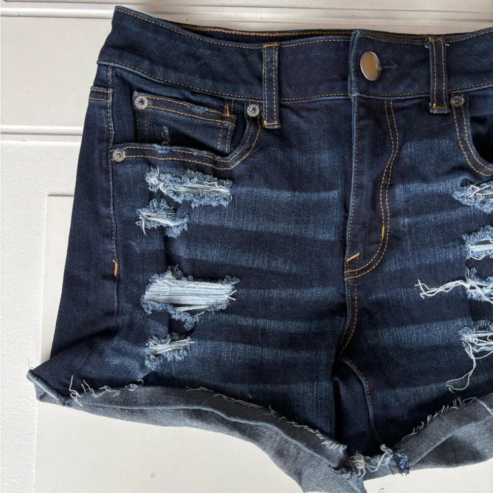 American Eagle Women’s Distressed Denim Shorts Dark Wash Size 6 - Picture 2 of 6